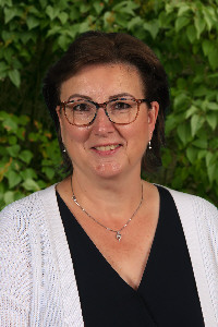 Photo of Leslie Wise - Business Manager